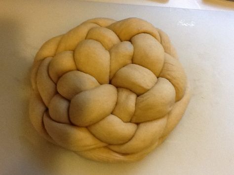 Six-strand braided round holiday challah Challah Braiding, Round Challah, Jewish Foods, Braid Game, How To Braid, Challah Bread, Types Of Flour, Rosh Hashana, Long Rope