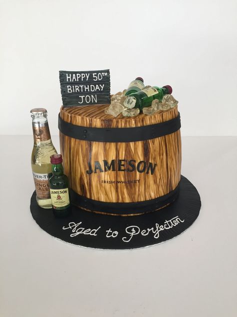 Wood Effect Cake Design, Jameson Cake Ideas For Men, Jameson Whiskey Party Theme, Whiskey Barrel Cake Ideas, Jameson Cake Ideas, Whiskey Themed Birthday Cake, Scotch Themed Birthday Party, Jameson Whiskey Cake, Whiskey Cake Design