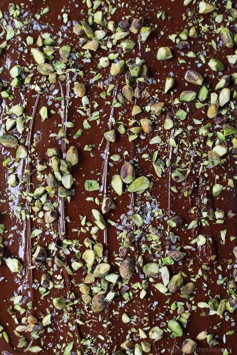 Salted Pistachio Chocolate Bark Pistachio Bark, Pistachio Brittle, Healthy Weekly Meal Plan, Pistachio Chocolate, Pistachio Dessert, Candy Creations, Chocolate Bark Recipe, Pistachio Recipes, Brittle Recipes