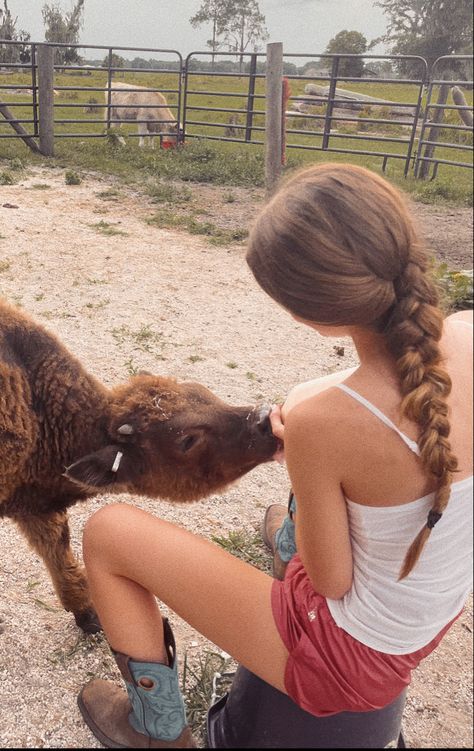 Living On A Farm, Country Girl Aesthetic, Miley Stewart, Cowboy Romance, Country Summer, Western Life, Cowgirl Aesthetic, Camera Digital, Western Aesthetic