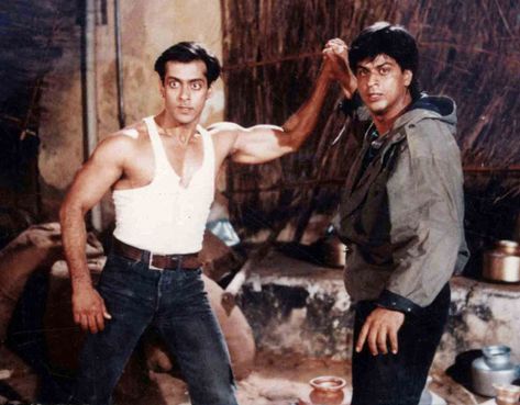 Salman Khan & Shahrukh Khan / Karan Arjun Karan Arjun, Shah Rukh Khan Movies, Srk Movies, Bollywood Retro, Salman Khan Photo, Bollywood Masala, Sanjay Leela Bhansali, Bollywood Posters, Arjun Kapoor