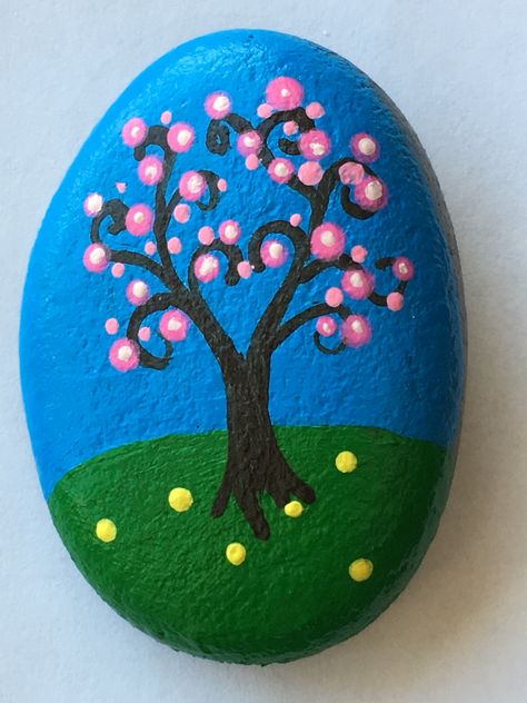 Rock Painting Trees Ideas, Dot Painting Rocks Easy, Tree Rock Painting, Rock Painting Flowers, Driftwood Art Diy, Rock Painting Tutorial, Diy Rock Art, Stone Art Painting, Painted Rocks Kids