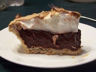 Regina Merrick's Iron Skillet Chocolate Pie - Country at Heart Recipes Old Fashioned Chocolate Pie, Homemade Chocolate Pie, Chocolate Meringue Pie, Chocolate Meringue, Cup Of Cocoa, Chocolate Pie Recipes, Chocolate Pie, Gateaux Cake, Perfect Pies