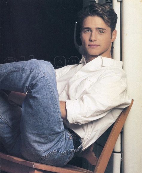 Brandon Walsh Popular 90s Hairstyles, Brandon Walsh, 80s Guys, 90s Hairstyles Men, Jason Priestley, Cute Guy, 90s Men, Luke Perry, Jordans Girls