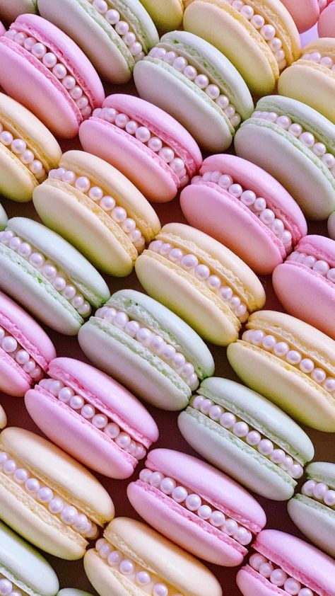 Pastel Desserts, Colorful Desserts, Macaron Cookies, French Macaroons, British Tea, Food Wallpaper, Iphone Wallpaper Vintage, Cake Shop, Favorite Snack