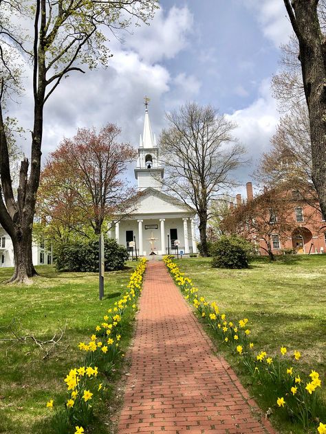 1st Congregational Church in Wiscasset, Maine. Paul Chandler May 2020. Wiscasset Maine, Town Inspiration, Spring Daffodils, Valley Of The Moon, Small Town Living, Henry Wadsworth Longfellow, Divine Power, Historic Buildings, Small Town