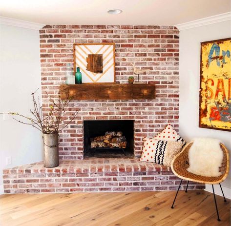 Red Brick Fireplace Ideas | Beautiful Fireplace Designs Antique Brick Fireplace, White Wash Brick Fireplace, Red Brick Fireplaces, Fireplace Redo, Antique Brick, White Wash Brick, Brick Fireplace Makeover, Wood Mantels, Corner Fireplace