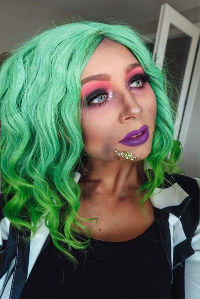 Beetlejuice Hair, Easy Halloween Costume Ideas, Beetlejuice Makeup, Beetlejuice Costume, Easy Halloween Costume, Luminous Silk Foundation, Hair Color Crazy, Trendy Halloween Costumes, Hair Streaks