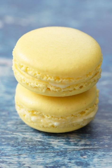 Macarons with Lemon Curd Buttercream Lemon Macaron Recipe, Lemon Macarons, Lemon Curd Filling, Lemon Curd Recipe, Lemon Filling, Cream Cheese Eggs, Macaroon Recipes, Macaron Recipe, Lemon Curd