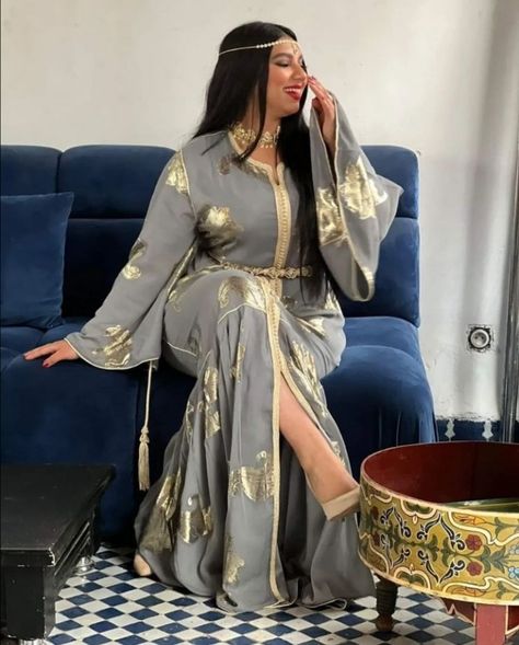 Moroccan Kaftan Dress, Algerian Clothing, Cotton Blouse Design, Moroccan Clothing, Fashion Top Outfits, Cute Dress Outfits, Moroccan Dress, Moroccan Caftan, Abaya Designs