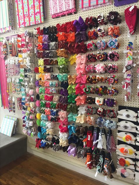 Hair Bow Vendor Booth, Hair Bow Business, Hairbow Ideas, Hair Bow Display, Bow Business, Hair Accessories Display, Hair Bow Making, Selling Hair, Craft Show Booths