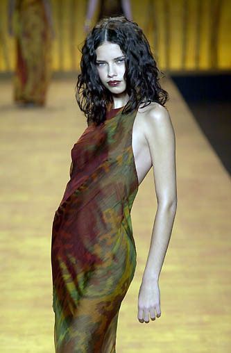 Mode Chanel, Carmen Marc Valvo, Adriana Lima, Looks Style, Runway Looks, 90s Fashion, Couture Fashion, Pretty Dresses, Runway Fashion