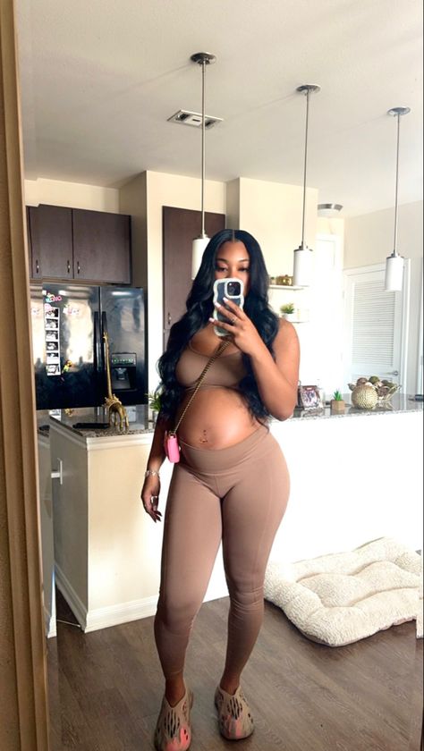 Black Women Pregnancy Outfits, Black Pregnant Belly, Baddie Maternity Outfits, Pregnant Outfits Black Women, Pregnancy Black Women, Black Women Pregnant, Pregnancy Outfits Black Women, Maternity Outfits Black Women, Black Pregnant Women