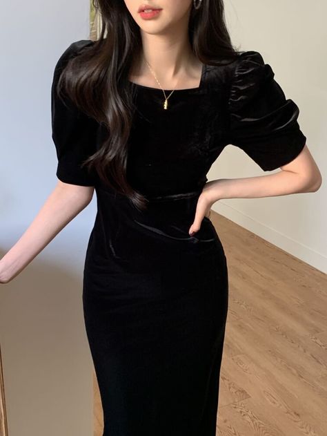 Velvet Outfits For Women, Black Velvet Bodycon Dress, Velvet Dresses Outfit, Womens Velvet Dresses, Black Velvet Shorts, Velvet Dress Short, Outfit Elegantes, Sleeved Velvet Dress, Velvet Bodycon Dress