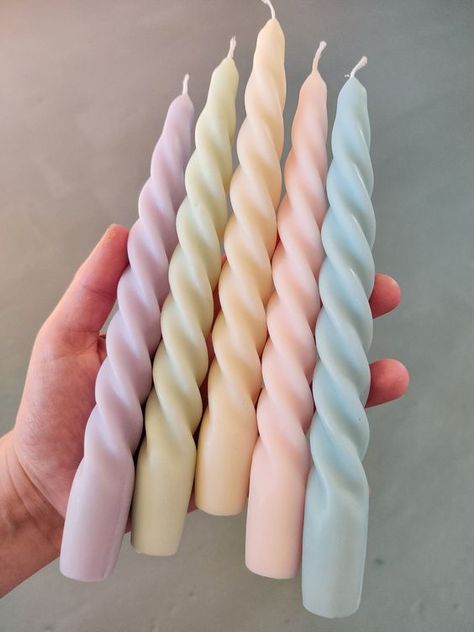 Spiral Taper Dinner Candles Pastel 🕯️ Lilin Aroma, Spiral Candle, Pastel Candle, Spiral Candles, Candle Obsession, Tapered Candle, Pretty Candle, Creative Candles, Aesthetic Candles