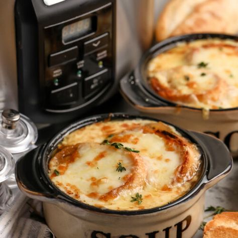 Crockpot French Onion Soup - Spend With Pennies Onion Soup Crockpot, French Onion Soup Recipe Slow Cooker, Crockpot French Onion Soup, Classic French Onion Soup, French Soup, Cold Weather Comfort Food, French Onion Soup Recipe, Onion Soup Recipes, Spend With Pennies