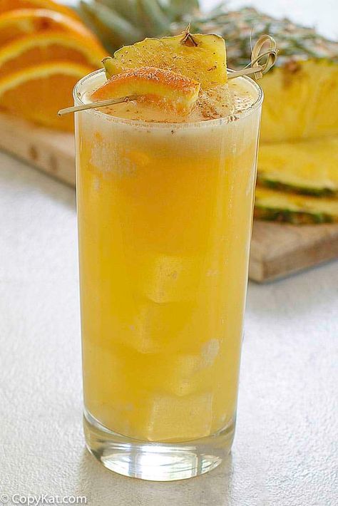 Fruity Rum Drinks, Vera Wang Wedding Dresses, Soggy Dollar Bar, Painkiller Cocktail, Tropical Drink Recipes, Frozen Drinks Alcohol, Coctails Recipes, Crafts Unique, Vodka Cocktails Recipes