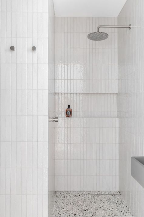 Open minimal shower with brushed nickel tapware and greyscale terrazzo tiles Minimalist Bathrooms, Abi Interiors, Minimal Bathroom, Minimalist Bathroom Design, Bathroom Redesign, Bathroom Inspiration Decor, Large Bathrooms, Minimalist Bathroom, Bathroom Renos