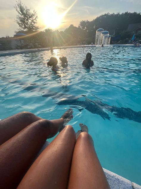 Pool Pic, Aesthetic Swimming Pool Pics, Aesthetic Pool Pictures, No Face Pool Pictures, Summer Dump, Pool Aesthetic, Pool Day Aesthetic, Waterpark Aesthetic Friends, Pool Day