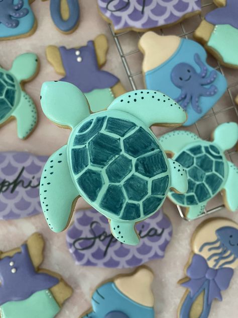 Sea Turtle Cookies Royal Icing, Sea Turtle Cookies Decorated, Turtle Decorated Cookies, Under The Sea Cookies Decorated, Sea Turtle Cookies, Moana Birthday Party Cake, Under The Sea Cookies, Turtle Stuff, Turtle Baby Shower