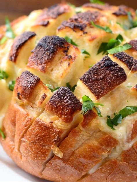 Brie Pull Apart Bread, Bread Pull Apart Recipes, Brie Recipes, Garlic Cheese, Cheesy Bread, Pull Apart Bread, Läcker Mat, God Mat, Bread Bowls