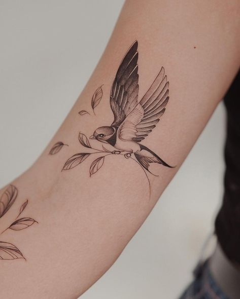 Bird Tattoos Arm, Animal Tattoos For Women, Bird Tattoos For Women, Left Arm Tattoos, Around Arm Tattoo, Vogel Tattoo, Special Tattoos, Vine Tattoos, Geniale Tattoos