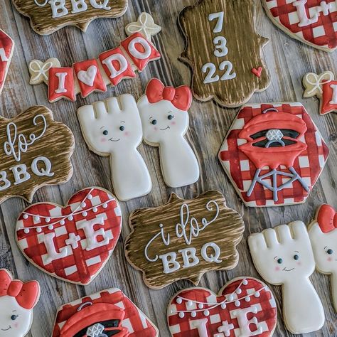 Summer Bbq Wedding, Wedding Shower Bbq, I Do Bbq Decorations, I Do Bbq Ideas, Pizza Rehearsal Dinner, Bbq Cookies, Bridal Shower Bbq, Engagement Bbq, Engagement Party Cookies