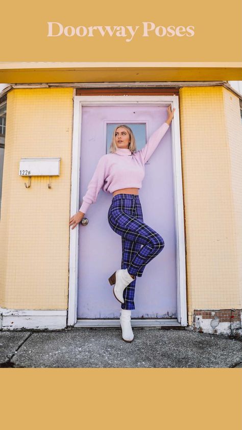 Posing In A Doorway, Doorway Poses Photography, Doorway Photoshoot Poses, Doorway Picture Poses, Doorway Photoshoot, Doorway Poses, Door Photoshoot, Poses To Try, Women Poses