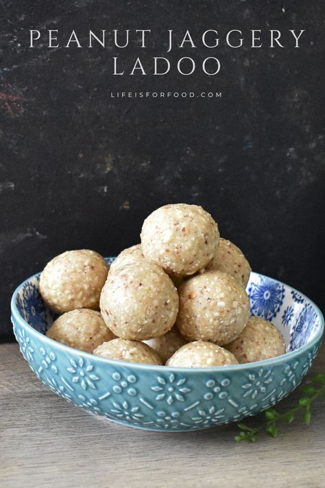 Peanut Jaggery Ladoo - Shengdana Laddu Raw Peanuts, Breakfast Burger, Sweet Dish, Rice Dinner, Recipes Appetizers And Snacks, Roasted Peanuts, Healthy Protein, Quick Snacks, Frozen Desserts