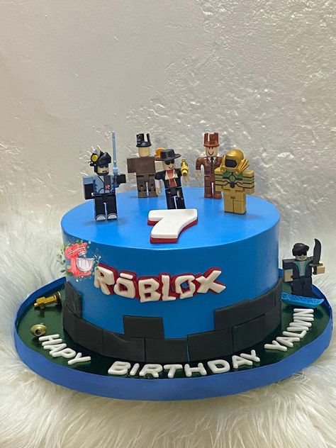 Roblox Pasta, Roblox Cake Boys, Cake Boy Birthday, Roblox Cakes, Minecraft Pasta, Minecraft Birthday Decorations, Ironman Cake, Roblox Birthday Cake, Minecraft Birthday Cake