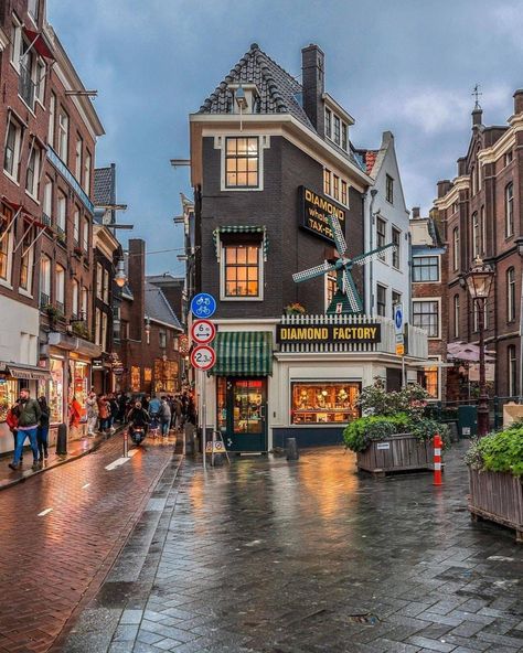 Castle House Design, Living In Europe, Amsterdam Travel, City Pictures, Amsterdam Netherlands, Dream City, Life Is A Journey, City Aesthetic, Beautiful Places To Travel