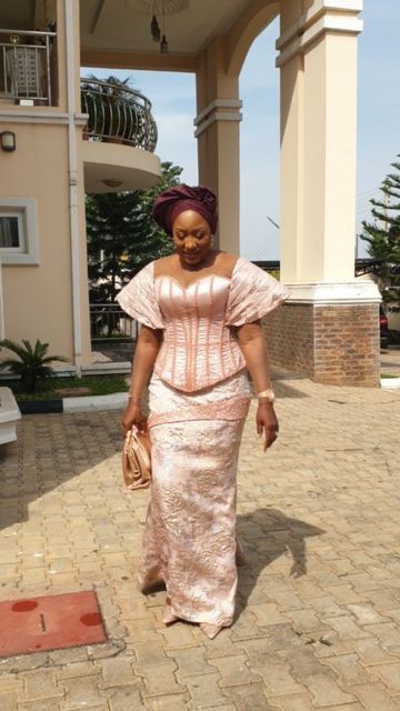 Ankara For Women, Madam Blouse, Brocade Styles, Lace Asoebi Styles, Gown Dress Party Wear, Unique Ankara Styles, Casual Gowns, Damask Dress, Christmas Wear