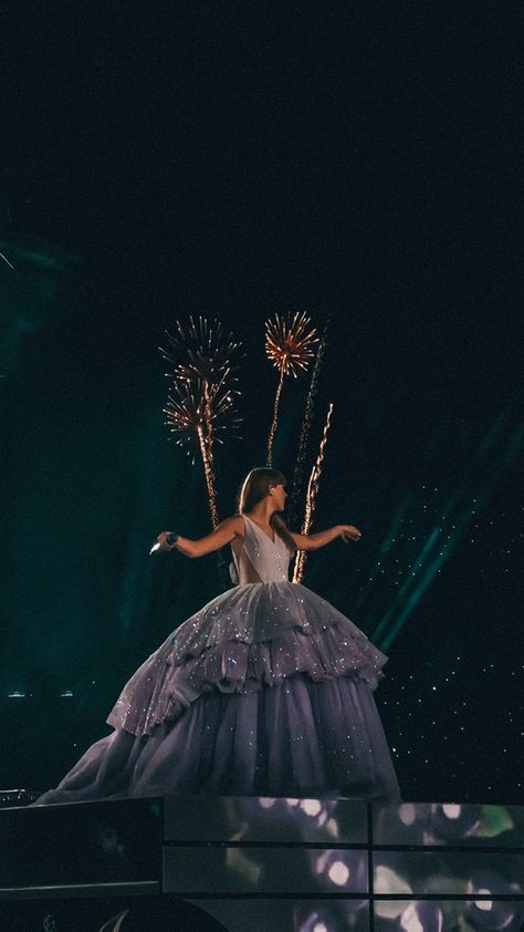 Fireworks while Taylor Swift The era’s tour Enchanted Taylor Swift, Enchanted Taylor, Fireworks Wallpaper, New Year Wallpaper, Swift Photo, Taylor Swift Hair, Movie Wallpapers, Taylor Swift (lyrics), Perfect Timing