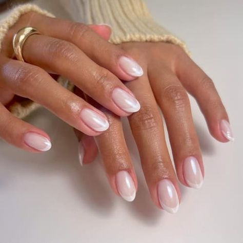 french tip nails Unique French Tip Nails, Chrome Manicure, Bride Attire, Milky Nails, Manicure Nail Designs, Short Gel Nails, French Manicure Nails, Manicure Inspiration, Edgy Nails