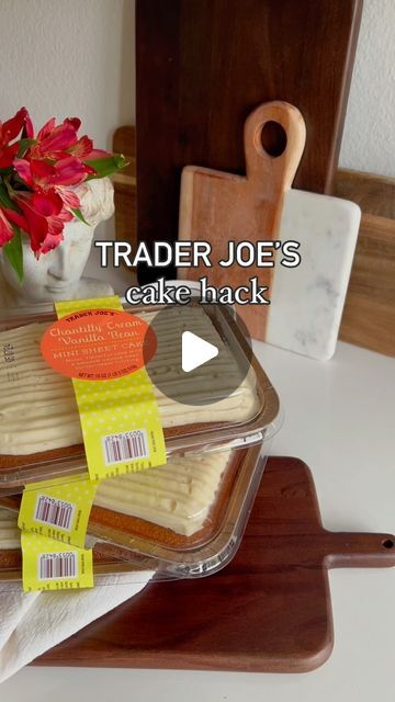 Trader Joes Dessert Ideas, Cake Hacks Store Bought, Costco Cake Hack, Costco Hacks, Trader Joes Recipes Dinner, Trader Joes Appetizers, Crumb Coat, Costco Cake, Hosting Hacks