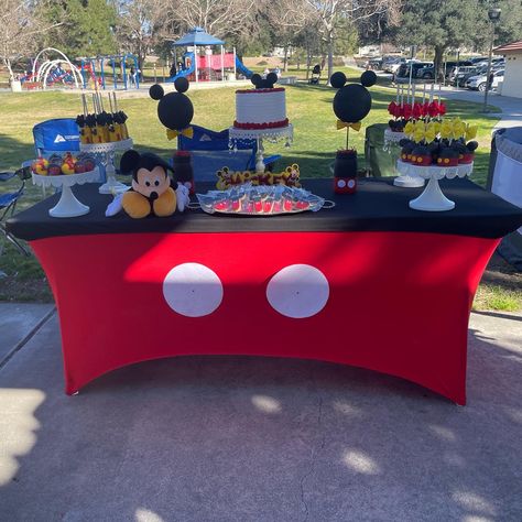 Mickey Mouse Centerpiece Ideas, Mickey Mouse Centerpieces, Mickey Mouse Centerpiece, Mickey Mouse Themed Birthday Party, Mickey Mouse Clubhouse Birthday Party, Mickey Mouse Clubhouse Party, Mickey Mouse 1st Birthday, Mickey Mouse Clubhouse Birthday, Mouse Party