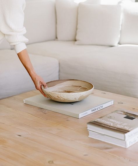 Jenni Kayne Coffee Table, Minimalistic Coffee Table Decor, Japandi Coffee Table Styling, Coffee Table Photography, Minimal Coffee Table Styling, Furniture Lifestyle Photography, Jenni Kayne Bedroom, Minimal Coffee Table Decor, Jenni Kayne Home