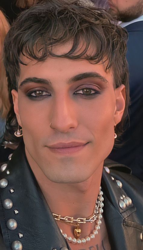 Mens Punk Makeup, Eboy Makeup Guy, Men’s Makeup Looks, Masculine Makeup Looks, Masculine Eye Makeup, Makeup On Men, Men’s Makeup, Punk Makeup Men, Male Makeup Looks