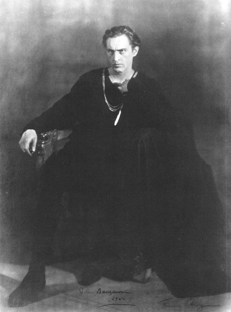 John Barrymore as Hamlet - 1922 Barrymore Family, John Barrymore, Silent Film Stars, Richard Iii, Stage Actor, Silent Movie, Silent Film, Golden Age Of Hollywood, William Shakespeare