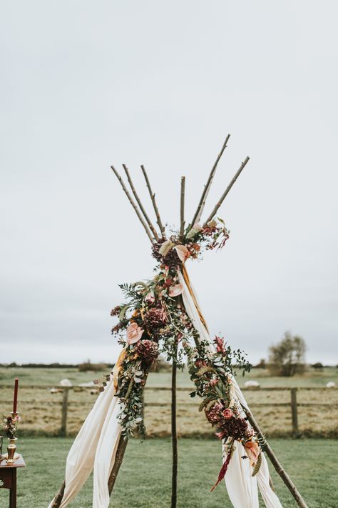 Native American Inspired Wedding, Native American Wedding Decor, Native Wedding Decorations, Native Wedding Ideas, Indigenous Wedding Ideas, Native American Wedding Ideas, Teepee Decoration, Indigenous Wedding, Altar Backdrop