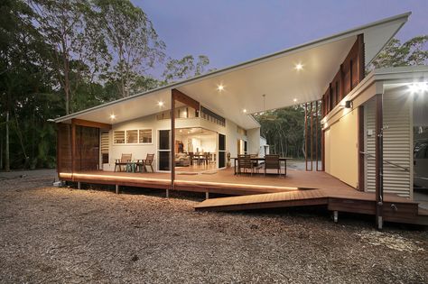 A Tropical Home for a Couple to Sit Back and Enjoy the Bush Skillion Roof, Building A Container Home, Casa Country, Container House Plans, Shed Homes, Tropical House, Container House Design, Eco House, Tropical Houses