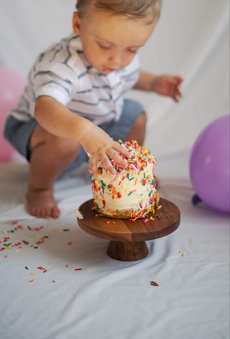 This kid had a smash cake for this first birthday… and didn’t eat the cake?!? 4in Smash Cake, Tiny Smash Cake, Muffin Smash Cake, Confetti Smash Cake 1st Birthdays, Smash Cake With Sprinkles, Outdoor Cake Smash, Baby Cupcake, Twin First Birthday, Cake Slice