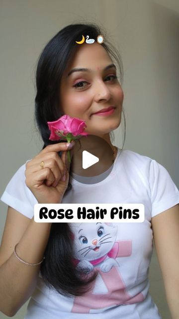 Hairstyle With Rose Flower, Open Hairstyles With Flowers, Open Hair, How To Make Rose, Open Hairstyles, Rose Hair, Peach Roses, Gold Necklace Designs, Flower Clip