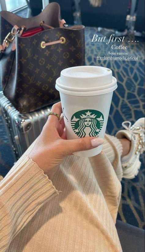 Airport Aesthetic Outfit, Party Ideas Drinking, Banana Bread Starbucks, Coffee Gift Basket Ideas, Coffee Starbucks Drinks, Coffee Table Christmas Decor, Coffee Table Christmas, Starbucks Banana, Starbucks At Home