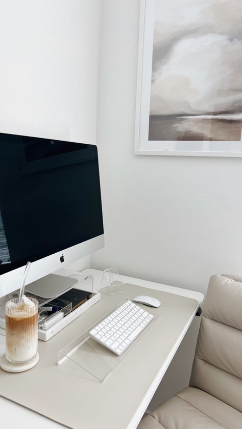 Minimalist Home Office, Ig Reels, Photos Aesthetic, Videos Aesthetic, White Desk, Desk Space, Modern Home Office, Home Office Setup, Office Setup