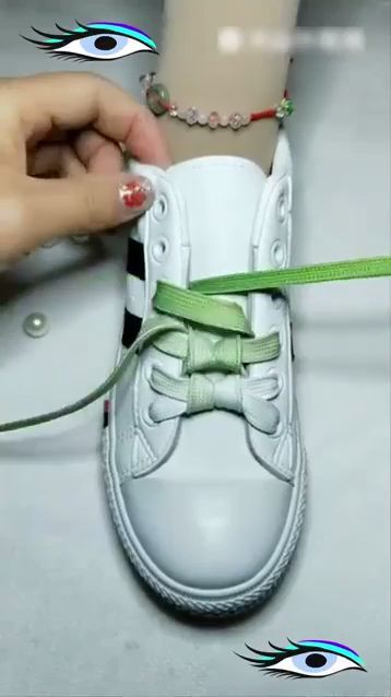 Ways To Tie Shoelaces, Upcycle Shoes, Shoe Lacing Techniques, Ways To Lace Shoes, How To Tie Shoes, Diy Sneakers, Knots Diy, Diy Clothes And Shoes, Diy Fashion Hacks