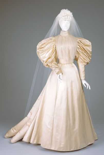 Explore the Cincinnati Art Museum Collection - Cincinnati Art Museum 1950 Clothes, Historical Wedding Dresses, Wedding Dress Bodice, Antique Wedding Gown, Costume Closet, Cincinnati Art, 1890s Fashion, Dress Bodice, Historic Fashion