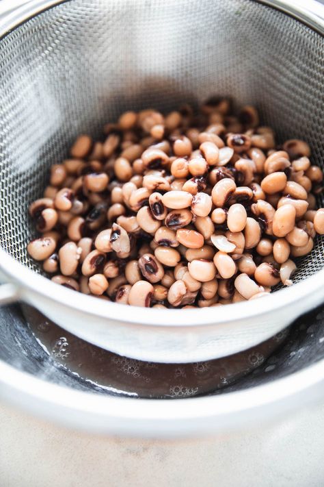 How To Cook Black-Eyed Peas From Scratch - Cook Republic Cooking Black Eyed Peas, Texas Caviar Recipe, Curry Leaf Plant, Curry Leaf, Texas Caviar, How To Soak Beans, Caviar Recipes, Cooking Advice, Leaf Plant