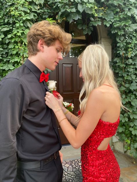 Red Hoco Date Ideas, Red Hoco Aesthetic, Red Hoco Dress With Date, Red Hoco Couple Outfits, Homecoming Couples Outfits Red, Black And Red Hoco Couple, Red Homecoming Couple, Red Hoco Couple, Cute Hoco Poses With Date