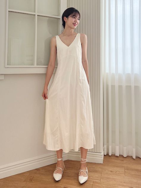 Sleeveless Long Dress, Simple Design, Jumpsuit Dress, Simple Designs, Long Dress, Sleeveless Dress, White Dress, A Line, Dress Outfits